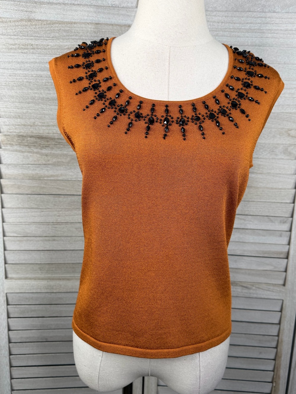 JONES NEW YORK Women's Sleeveless Knit Top with Black Beaded Neckline Rust-PM